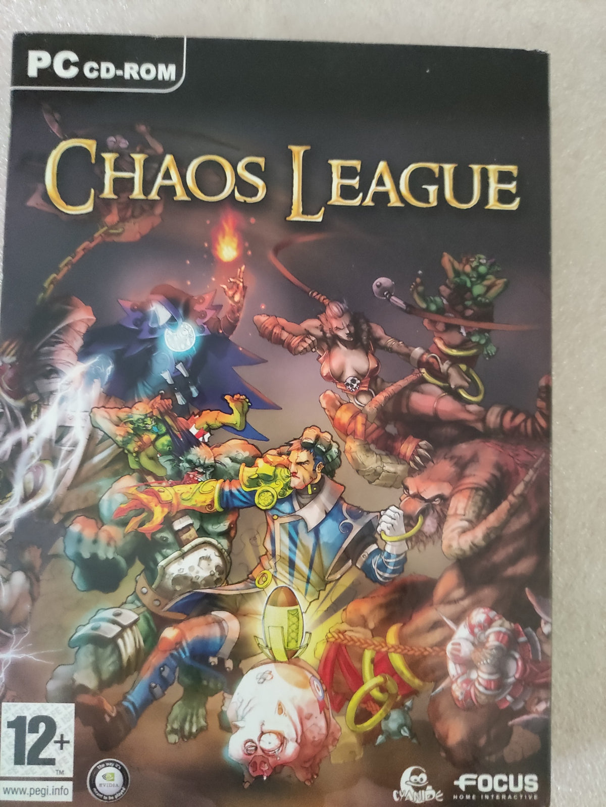Jeu PC Chaos League de Cyanide, version française, affiché dans l'image, avec couverture rétro et éléments de jeu visibles.