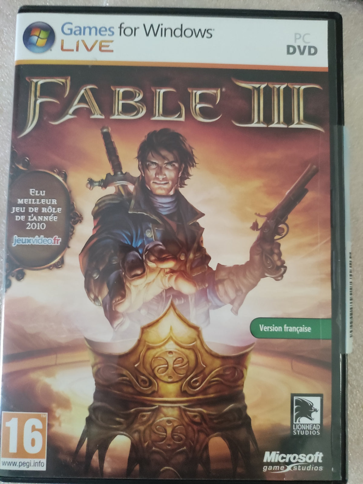Jeu PC Fable III version française de Microsoft, boîte avec boîte et disque DVD visible.