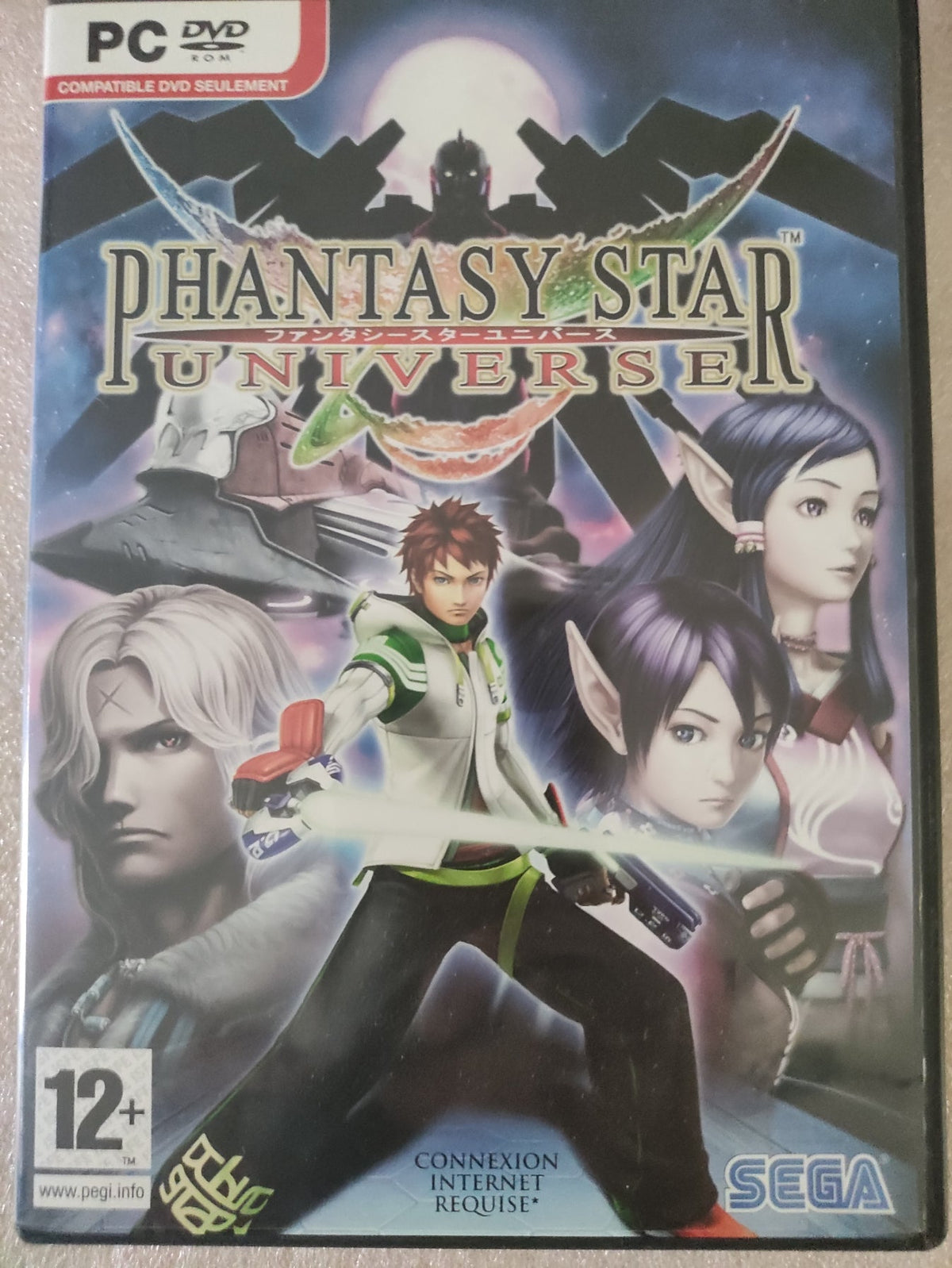 Jeu PC Phantasy Star Universe SEGA version française, boîte avec illustration du jeu, DVD-ROM inclus.